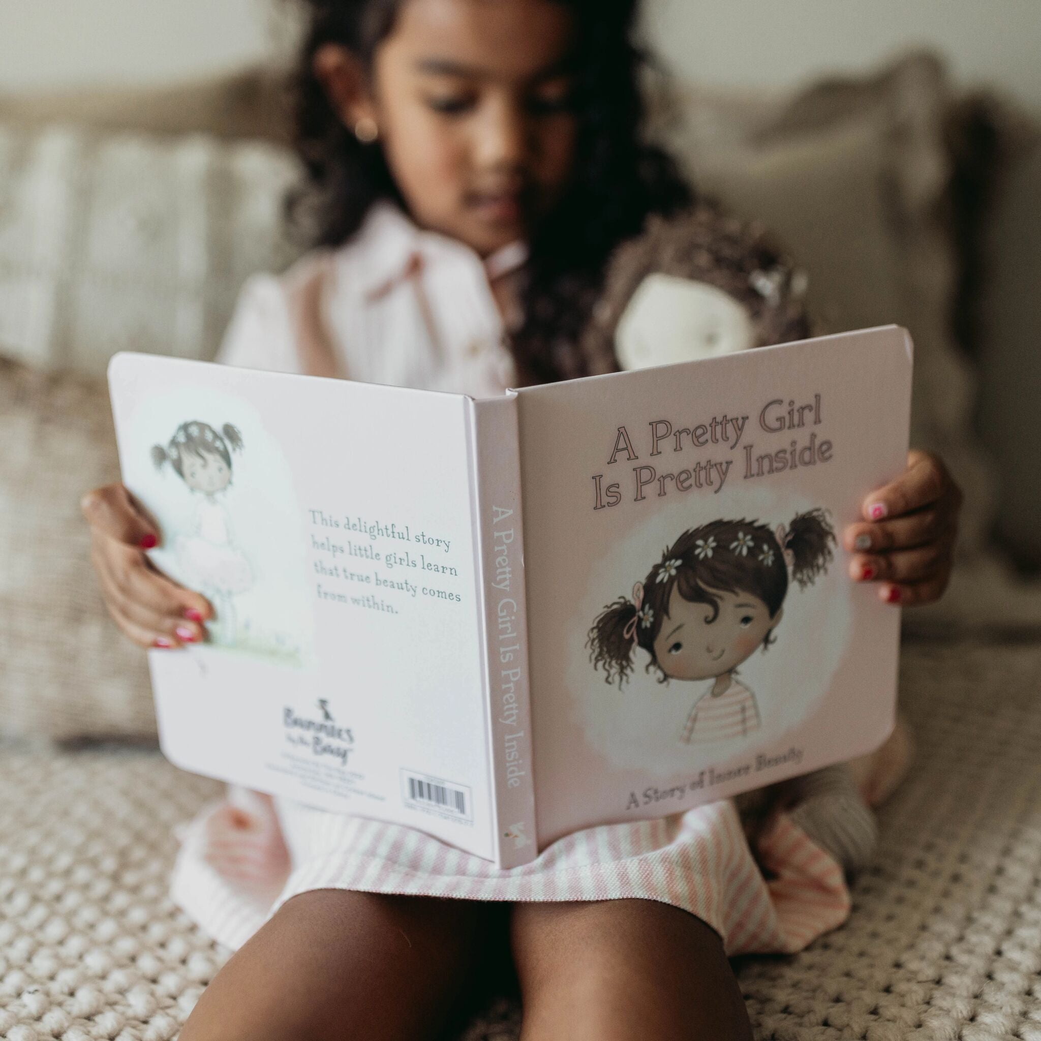 104369: A Pretty Girl Board Book - Brown Hair