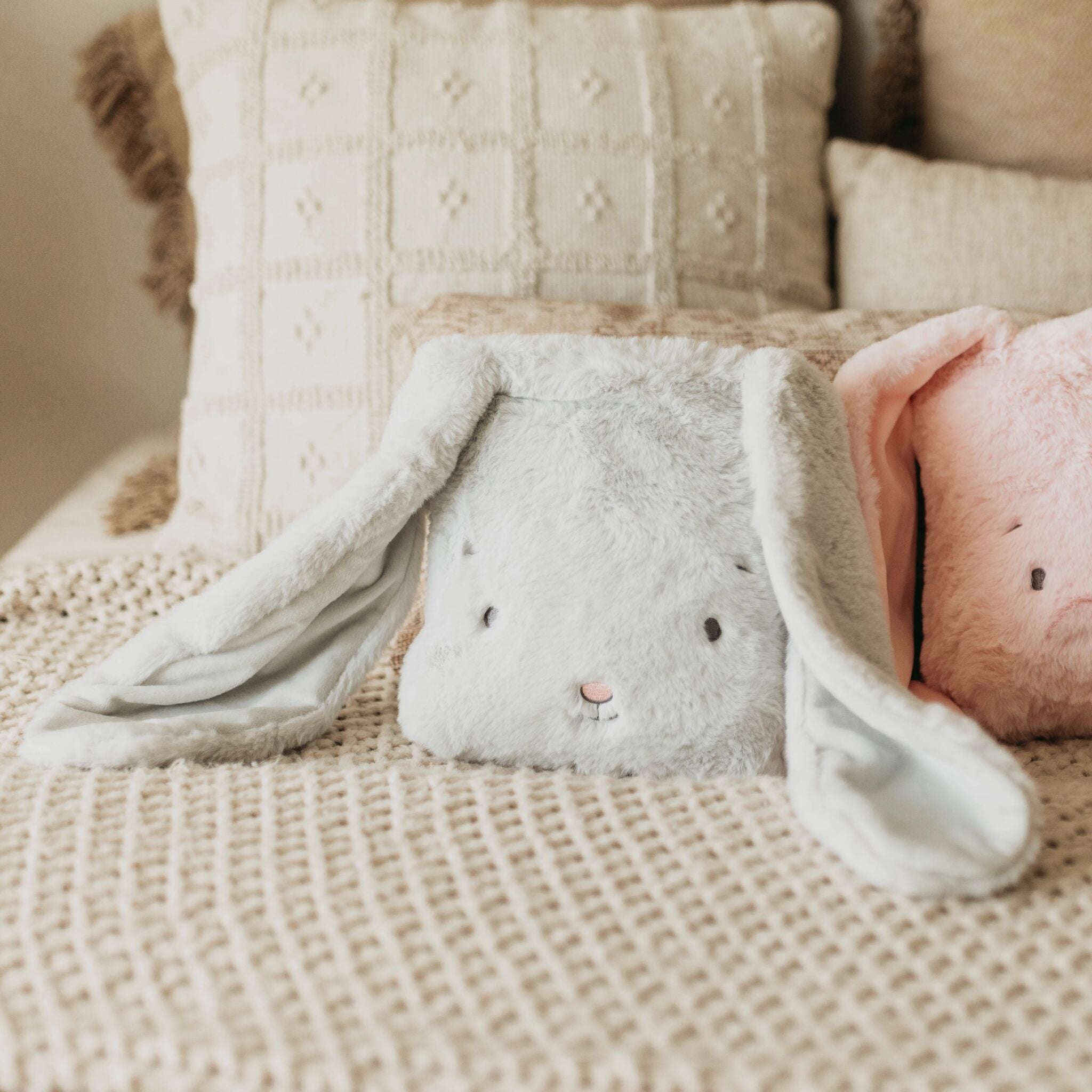 100729: Bloom Bunny Tuck Me In Blanket