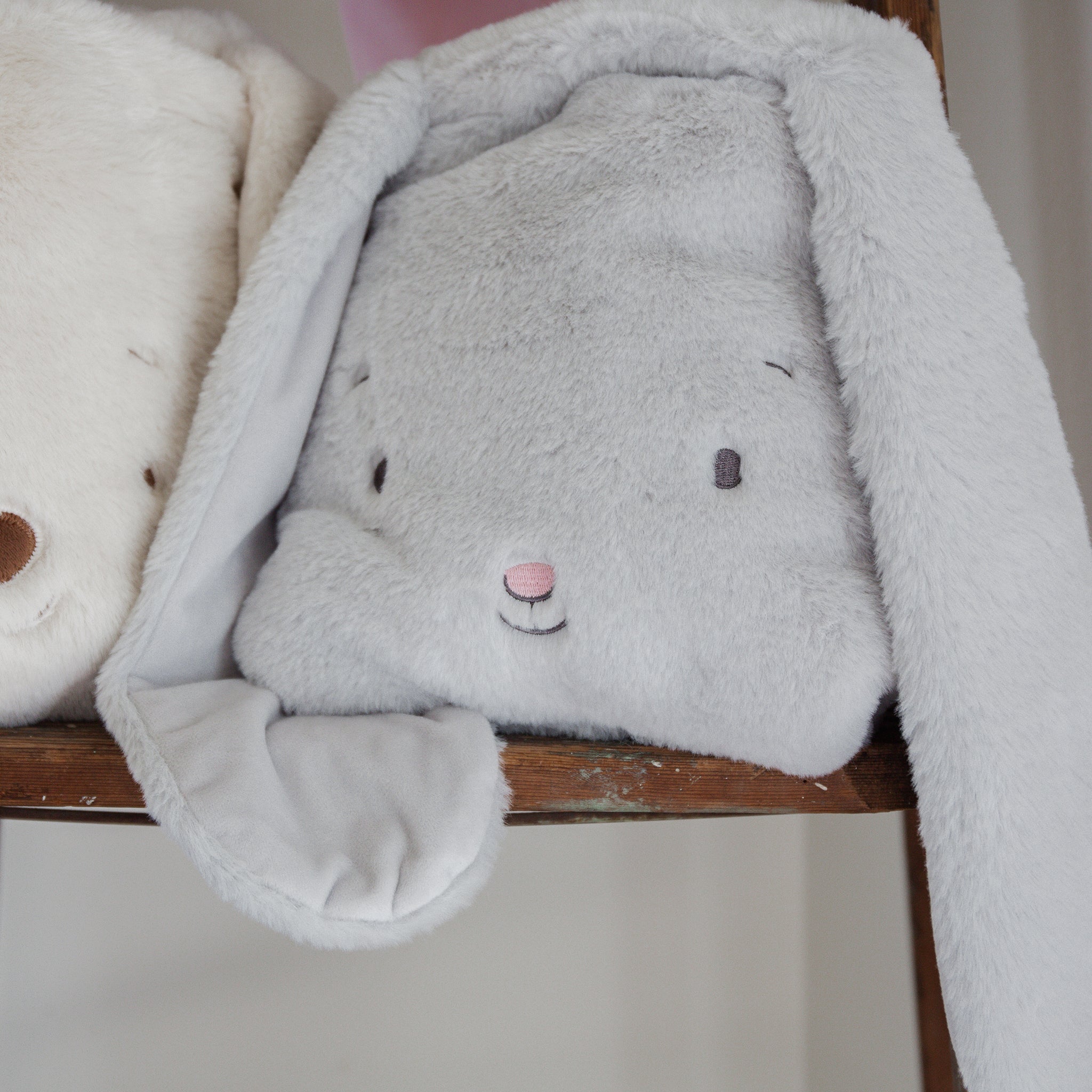 100729: Bloom Bunny Tuck Me In Blanket