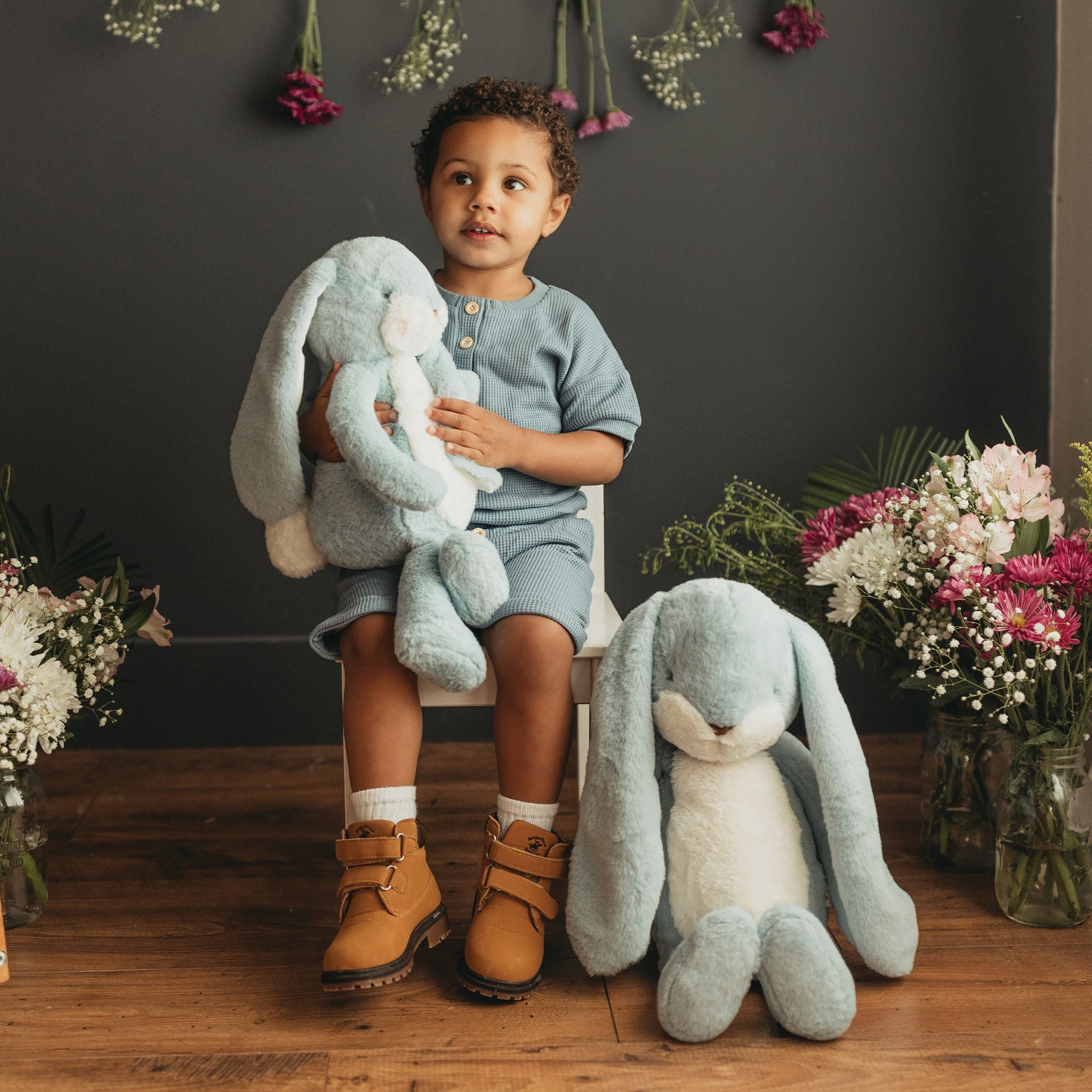 190326: Big Nibble 20" Bunny Maui Blue