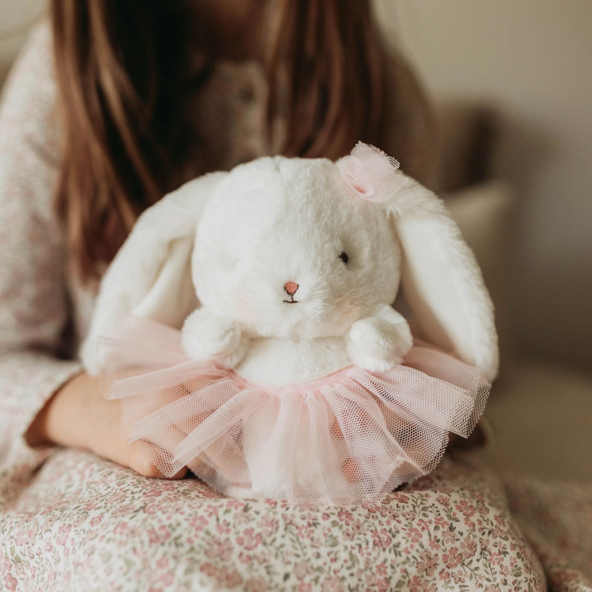 190568: Cricket Island Blossom Bunny