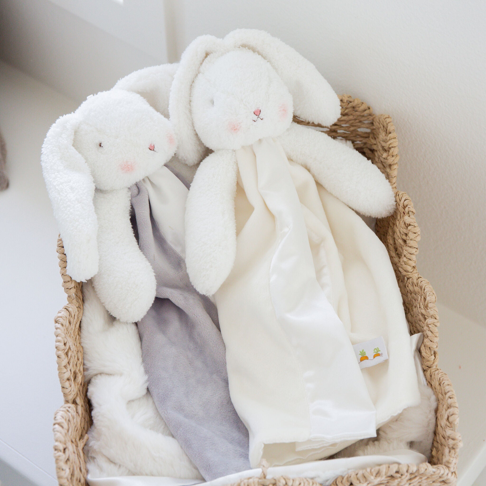 104107: SIMPLE Bun Bun Bunny Buddy Blanket